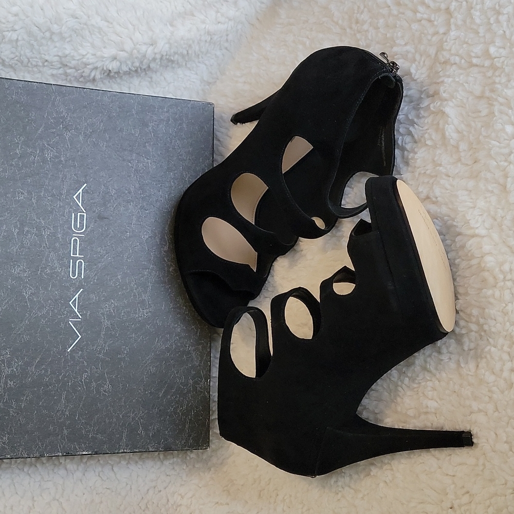 NWT/NIB Via Spiga Black Suede Cage Cutout Heels, Back Ankle Zip Sz 9M